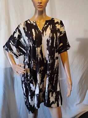 Rapbin | Black & White Splotch Print Top | XL | 2 Pockets | NWT